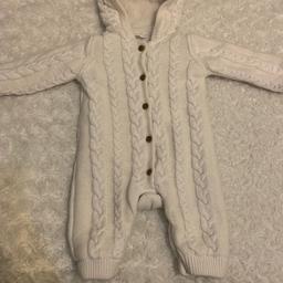 Looks super cute on 
Brand Fred flo 
Size 3-6 months