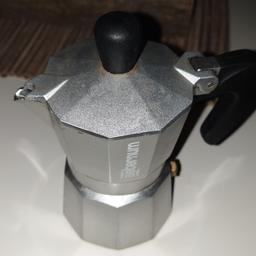 Verkaufen eine Mokka / Espressomaschine von Aeternum. Versand gegen Aufpreis möglich. Privatverkauf daher keine Garantie oder Rücknahme.