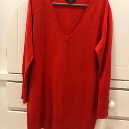 Dorothy Perkins V neck ...Lady’s long winter top...like new...size:18...collection from DA1.