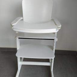 Weißer Hochstuhl aus Holz von Geuther mit normalen Gebrauchsspuren an den Armlehnen. (siehe Foto) Der Stuhl ist mitwachsend und der Tisch lässt sich abnehmen.
Ein Sicherheitsgurt zum Anschnallen und ein Sitzkissen mit Sternen ist auch dabei.
Der Neupreis lag bei 150€

Nur an Selbstabholer.