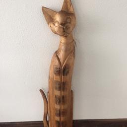 Schöne Deko Katze aus Holz zu verkaufen! Sie hat am Ohr (siehe Bild) eine kleine Verletzung die aber von vorne kaum sichtbar ist!

Höhe: 98 cm