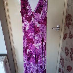 Beautiful long dress size 14
Cost new £99
Good condition.
Collection from Horwich or posted at extra cost