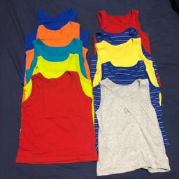 Boys vest
Size 3-4
In good condition
10vests
