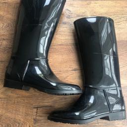 black waterproof high boots, size 7(40)
full length warm!☺️

New, never worn