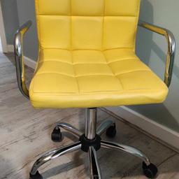 yellow office chair im good condition
