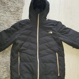 North face jacket in very good condition, I bought it 2019 for £250 and its still in condition. it is as warm as a canada goose jacket.
