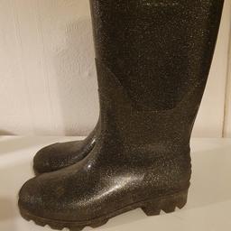black glittery jelly wellies, worn once, size 4.
buyer to collect from b773pg please