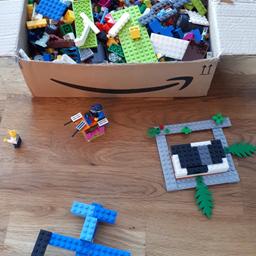Ganze Kiste voll Lego zum frei spielen.