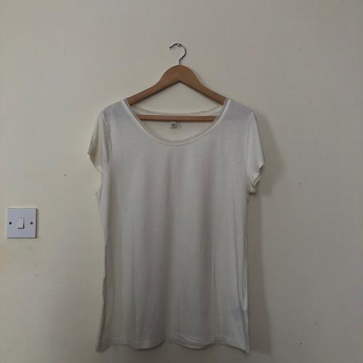 Buy & Sell South West London Sands End - South West London - Photos for Banana Republic cream roundneck t shirt