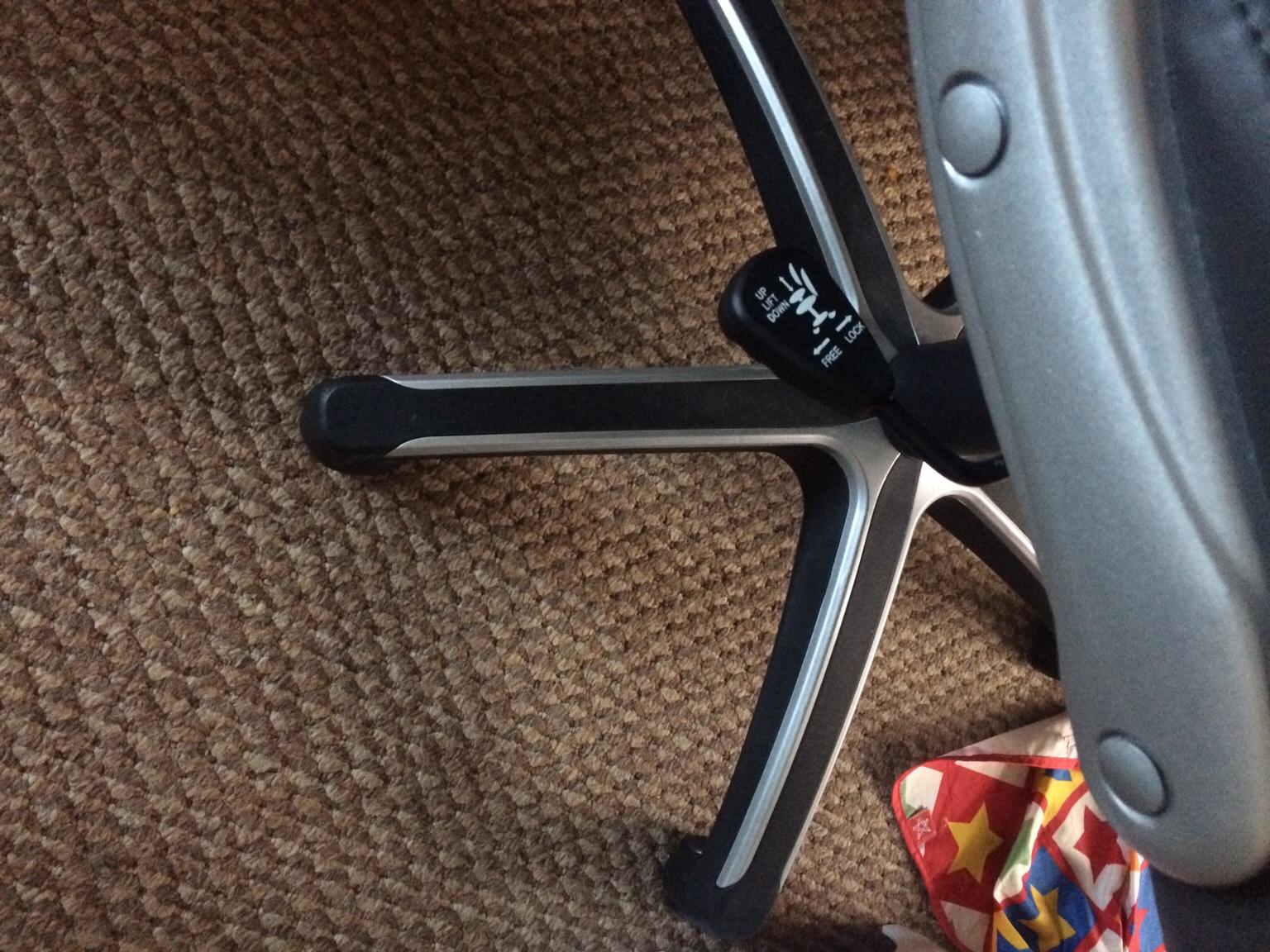 Staples chair in SE18 London für £ 40,00 zum Verkauf Shpock AT