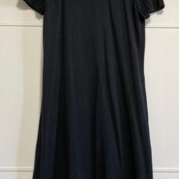 Amazing stylish and comfortable dress condition used but like a new black color . I can’t do nice picture but really very nice a little small for me size M can use also S or L but will very slim around body