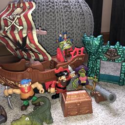 Pirate play set 

Comes with 10 accessories 

Excellent condition collection only
