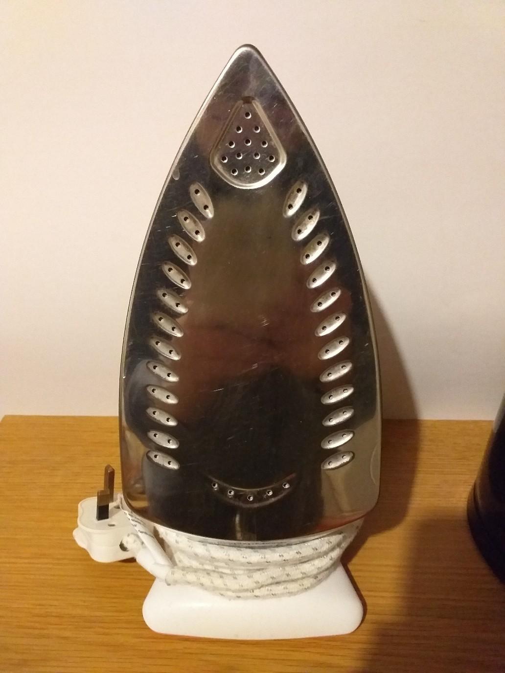 Iron and Kettle Combo in LE2 Leicester for £5.00 for sale Shpock