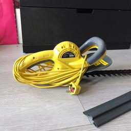 Challenge yellow hedge cutter
Collection only
Used but good condition 
Plugs into mains