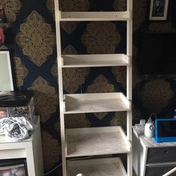 Used ladder shelf still in good condition apart from some wear and tear which are mainly where paint have come off. Seen in pictures 2 and 3.