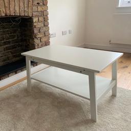 Roughly a year old coffee table.  Aprt from the small scratches on top it’s in good condition. 

Length 90cm
Width 55cm
Height 48cm