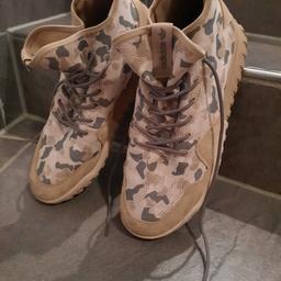 verkaufe nur 2mal getragene Adidas Schuhe, in Gr 46, Camouflage mit Wildleder
Leider zu klein geworden
30 Euro Festpreis zuzüglich Versandkosten