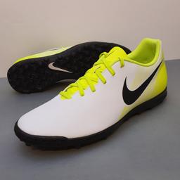 Nike Magista X

Size 8 UK

Brand New in Box

Great Astro Turf Trainers...

FREE POSTAGE.
