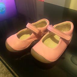 Girl Infant Shoes
 
Size 4 and a half G