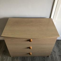 Chest of 3 drawers
Very good condition overall, very minimal marks on edges, hard to notice, good storage drawers

Height 67cm
Width 77cm
Depth 48cm