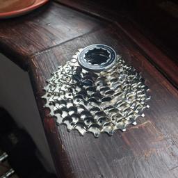 unboxed brand new Shimano 105 11 speed cassette cs-R7000. Came with my trainer however my bike is 10 speed so not needed.

Never been used but doesn't come with a box as per the trainer.

Smallest cog is 11t and largest is 28t.

Only fits 11 speed bikes.