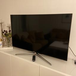 Säljer en full fungerande Samsung 46 LED smart tv, full HD med 3D funktion. Inget att anmärka funkar som den ska, är även vridbar. Säljer enbart Tv:n medföljer fjärrkontroll och 2st 3D glasögon som är knappt använda. Finns i Vårberg. Djur och rökfri familj.