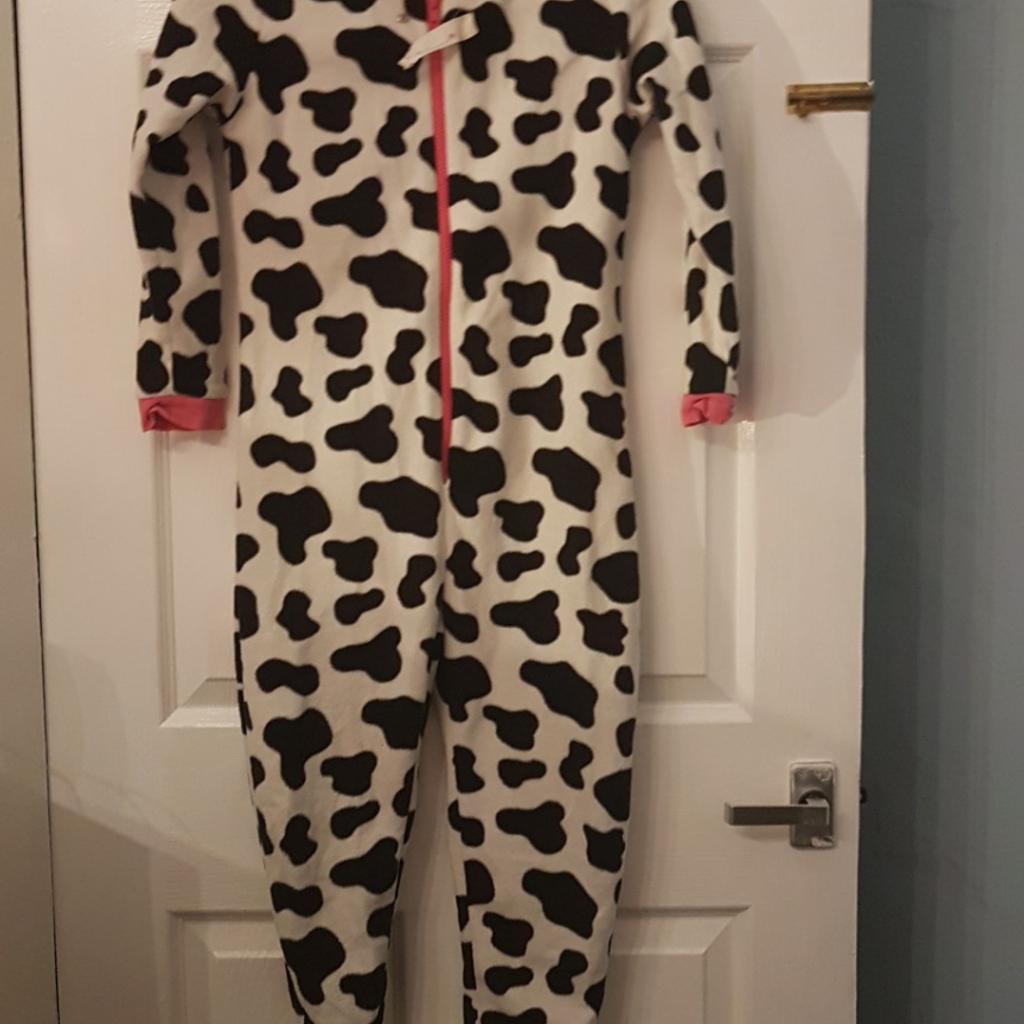 Has same pattern as a cow
In my opinion these pjs are so pretty
Maybe can be used as a cow costume?