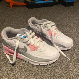 girls airmax size 2
Worn once indoors