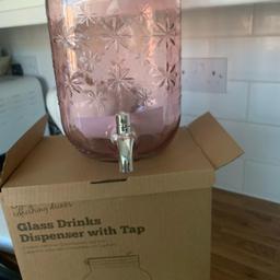 Glass water dispenser tank with tap