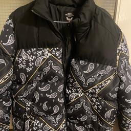 Boohoo brave soul puffer jacket

Size small

Great condition