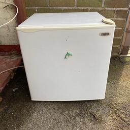 On offer a good quality table top Fridge ideal for small spaces or man cave.
The fridge is in working order and ready to use. 
It measures 45cm deep  x 48cm wide  x 50cm tall.
Collection but can deliver for 75p per mile.