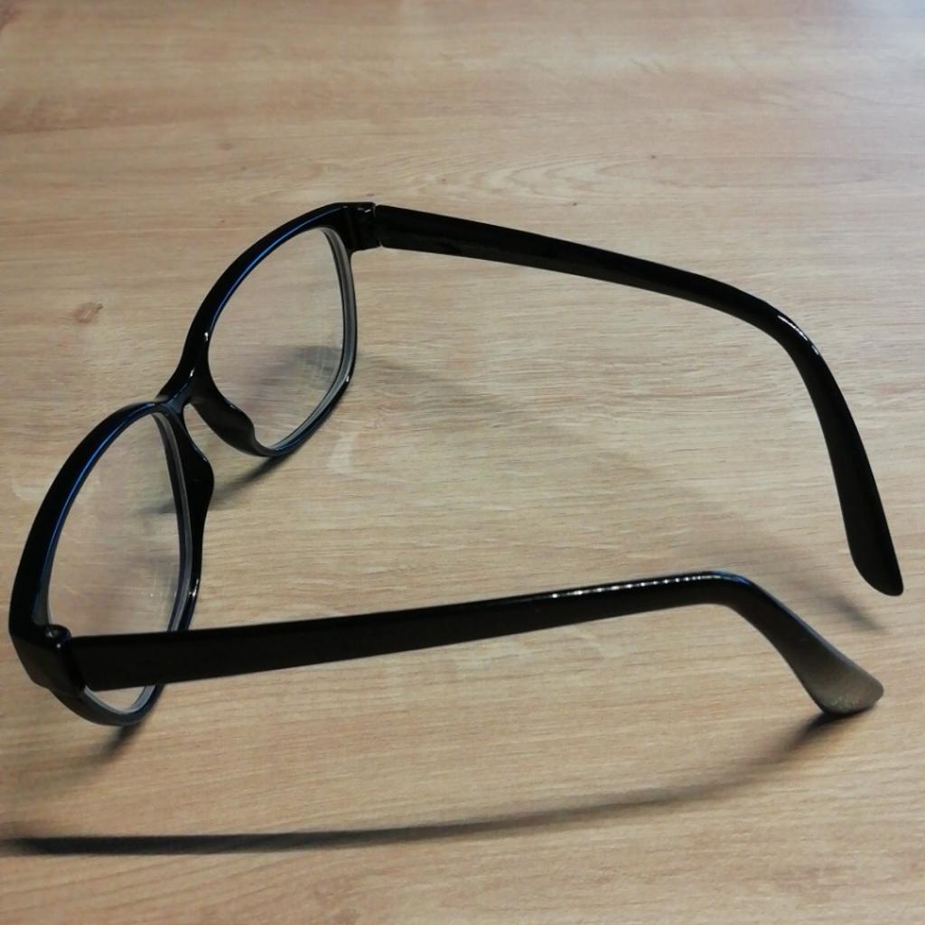 - verkaufe neuwertige Brille
- schwarz
- keine Kratzer
- ecoclear biobased
- Selbstabholung in Schwaz oder Versand möglich