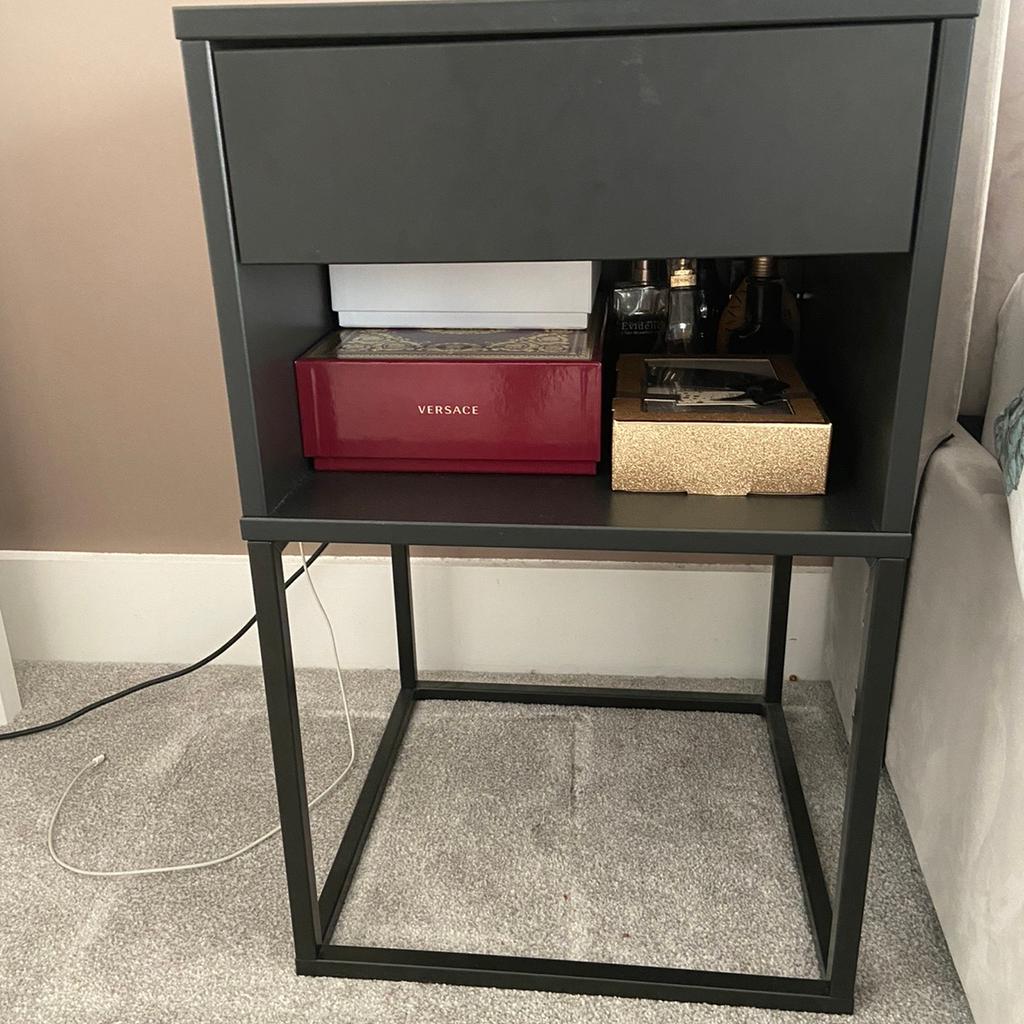 Vikhammer black on sale bedside table