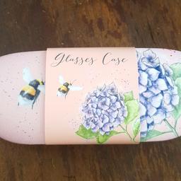 New design for 2021
Glasses Case with cleaning cloth.