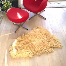 Natural British Pelt - Oyster / Cream colour, Vintage, Large. his Sheepskin Rug is from 1960-70's made by Antartex UK. The rug is large 105 x 77 x 97 cm with a very deep natural pile of up to 10cm in areas. Extremely luxurious, soft and cosy in front of a fireplace.

The skin has been hand stitched all around the edges to form a flat rug. Please see the photos of the front and reverse carefully for condition and sketch for dimensions. Collection from Shepherds Bush W14.