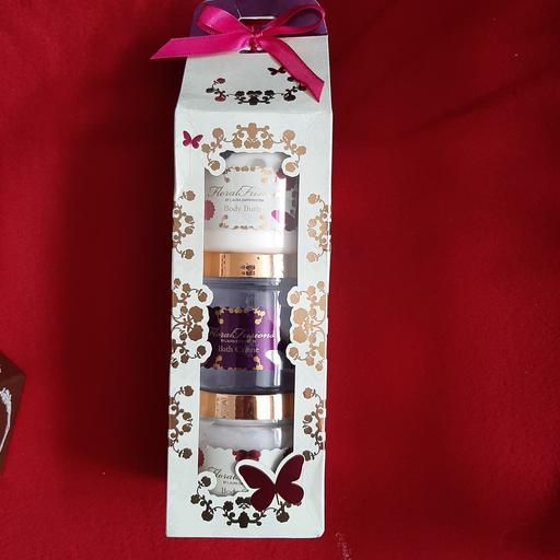 Buy & Sell Warwickshire Nuneaton and Bedworth - Photos for Cosmetics Body Lotion Bubble Bath set gift