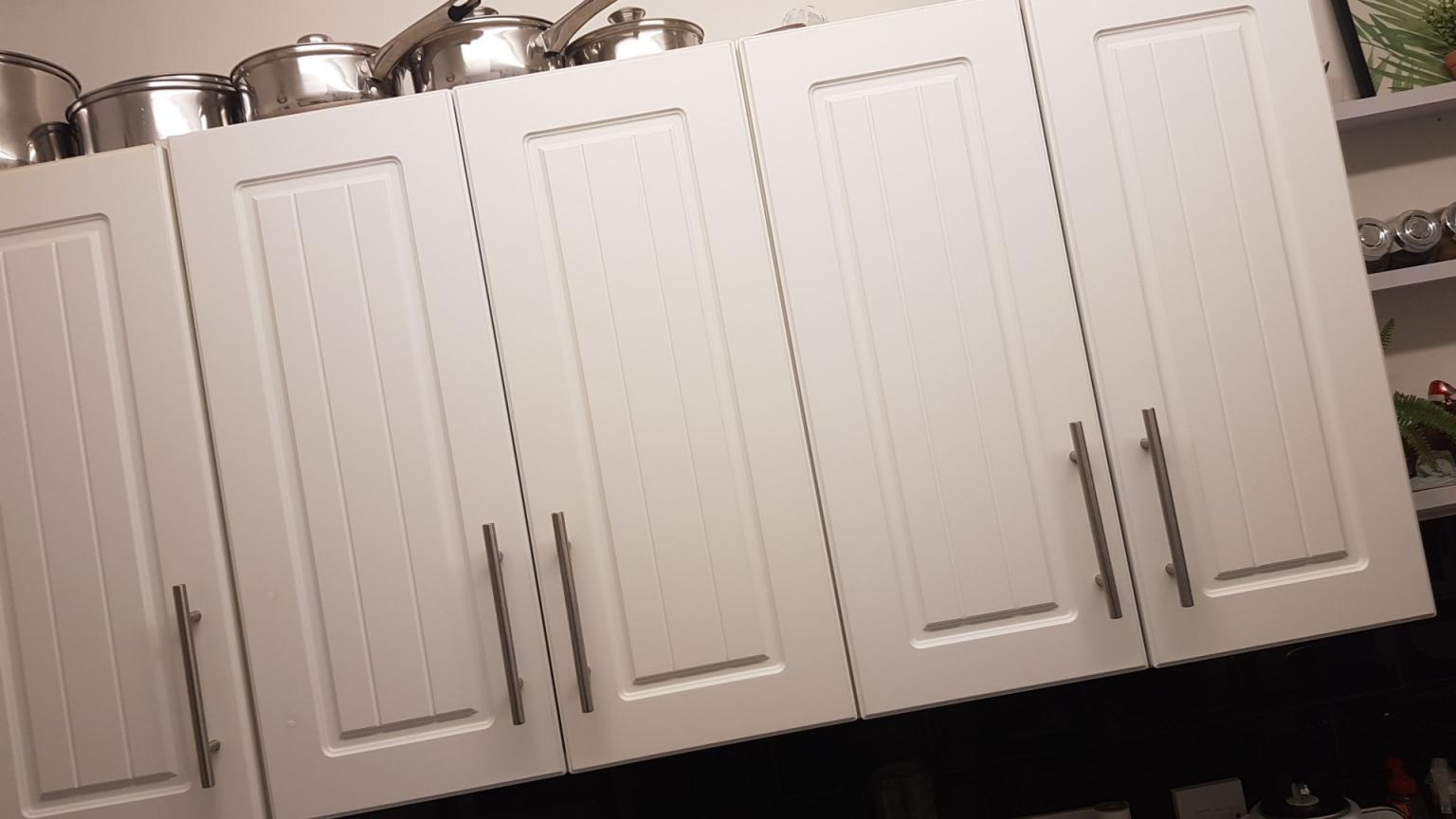 white b&q kitchen unit doors and drawers in LE5 Leicester for £85.00