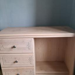 Desk with 3 drawers on wheels, perfect for home schooling or if anyone is wanting an upcycle project. Measurements - Lenght - 38inch, Width - 16 inch, Height - 30 inch.