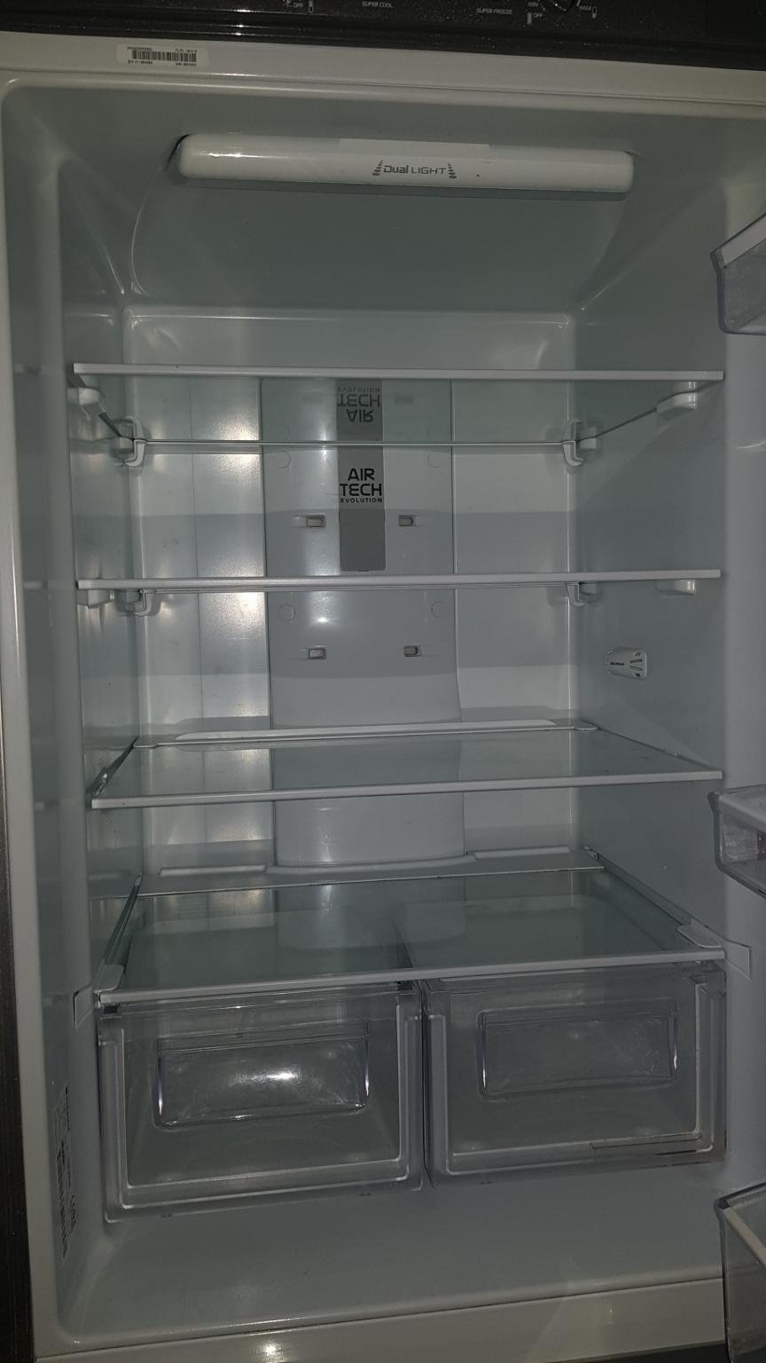 Hotpoint frost free fridge freezer in Kirklees für 85,00 £ zum Verkauf