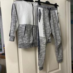 George Boys Tracksuit Grey Age 7/8/9years 
The hoodie is age 7/8 years and joggers 8/9 years Used with a couple of little marks
Collection ME14
Posted £3.20