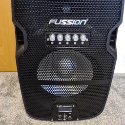 FUSSION ACUSTIC BAFLE AMPLIFICADO ACTIVE 12INCH BLUETOOTH SPEAKER.
MODEL : PBS-7046
700 WATT, LOUD SOUND SYSTEM, LED CHANGING FLASHING LIGHTS. VOLUME AND MIC CONTROLS ON FRONT PANEL, USB INPUT, MICRO SD INPUT, AUX INPUT, MIC INPUT ON FRONT.
5 BAND EQUALIZER ON BACK. CARRY HANDLE TO SIDES AND TOP. WITH POWER LEAD AND REMOTE CONTROL.
ONLY USED A COUPLE TIMES, MINT CONDITION LIKE NEW
DOES NOT INCLUDE POST OR DELIVERY IN PRICE
FROM A PET AND SMOKE FREE HOME
PLEASE SEE OTHER LISTINGS