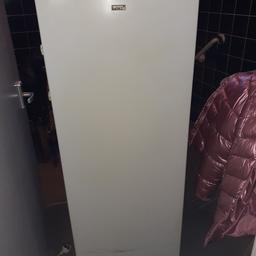 Lec 7 drawer freezer, one front drawer missing and mark near the bottom of freezer and handle missing.
In great working order.
sorry to see it's go but need to downsize.
open to offers.
Collection only, please wear a mask .