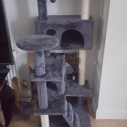 In good condition. scratching posts are practically new. In the top house there are holes that I have sewed up on one of the walls shown in the pictures. otherwise the tree is like new as we had it only for a short time. perfect for kittens and small cats. Also perfect for small apartments and spaces. measurements are shown in the last picture.
