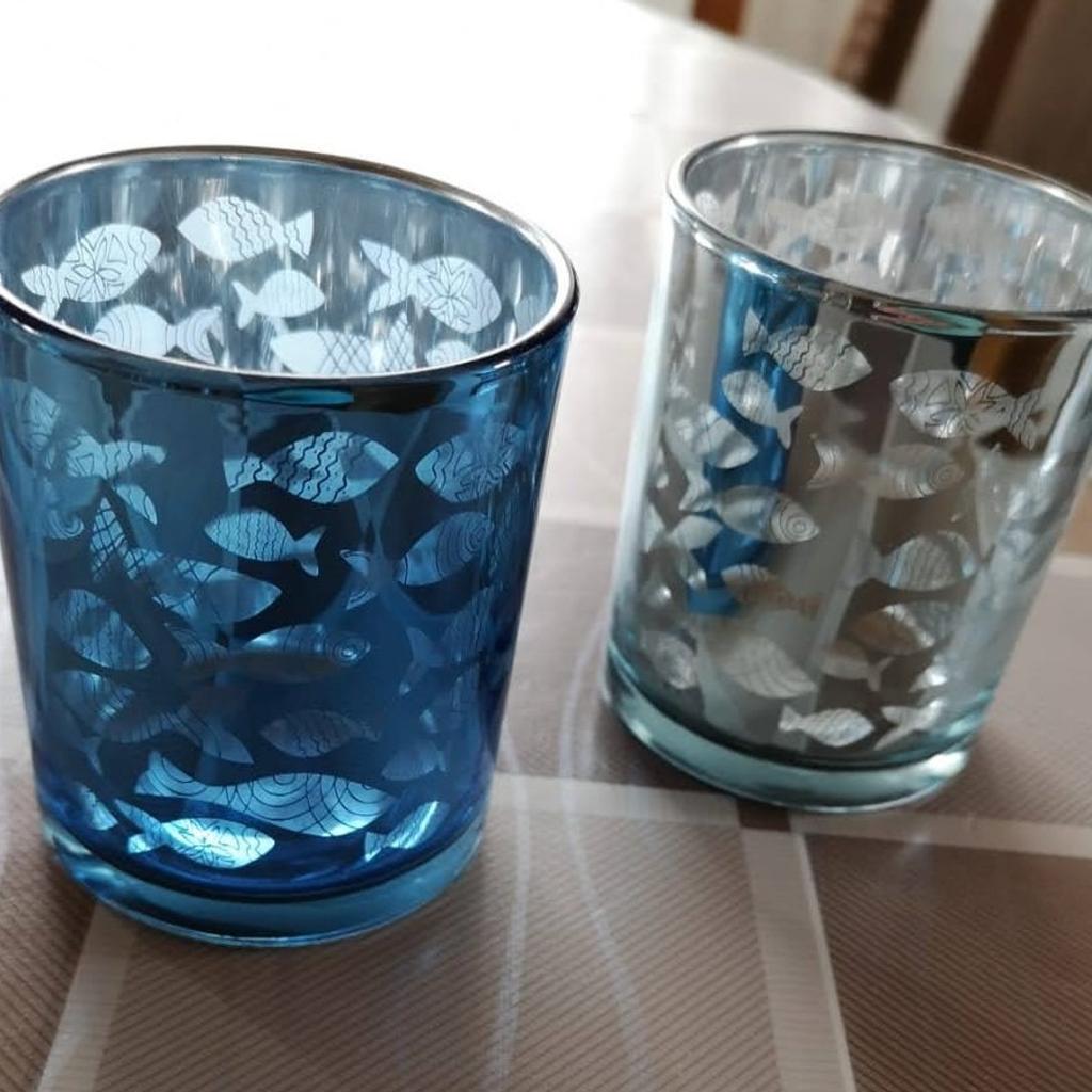 Verkaufe zwei Teelichtgläser mit Fischmotiv. Eins ist blau und das andere ist Silber. Beide sind neu und unbenutzt.
werden nur zusammen verkauft.
Preis für beide 6,00€
zzgl. Versand