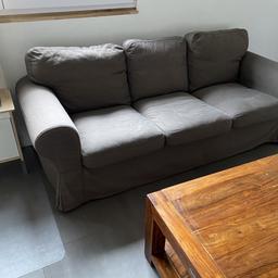 Braune Couch 3sitzer
Alle Bezüge können abgenommen und gewaschen werden
