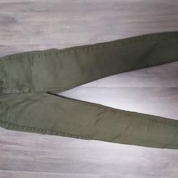 eine armygrüne Jeans in 36, skinny high waist