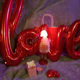 Includes
Red Gift Bag
Red Love Inflatable Balloon
Wine Glass
3 Rose Candles ( in stripped gift box )
8 Heart shaped Chocolates
1 Light up Red Rose