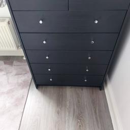 EXCELLENT CONDITION BLACK CHEST DRAWER . VERY SPACIOUS AND PLENTY OF STORAGE FOR CLOTHES .