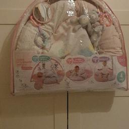 suitable from birth
stage 1 playmat & arch
stage 2 tummy time play
stage 3 playmat

4 soft toys included 
machine washed 
toys sanitised 

RRP £40