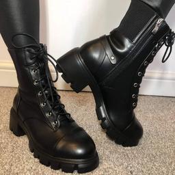 ❤ Beautiful Chunky Boots ❤

Brand new in box sizes 3, 4, 5, 6 and 7 available.

So comfy and warm. 

I also treated myself to a pair and love them.

Delivery available x